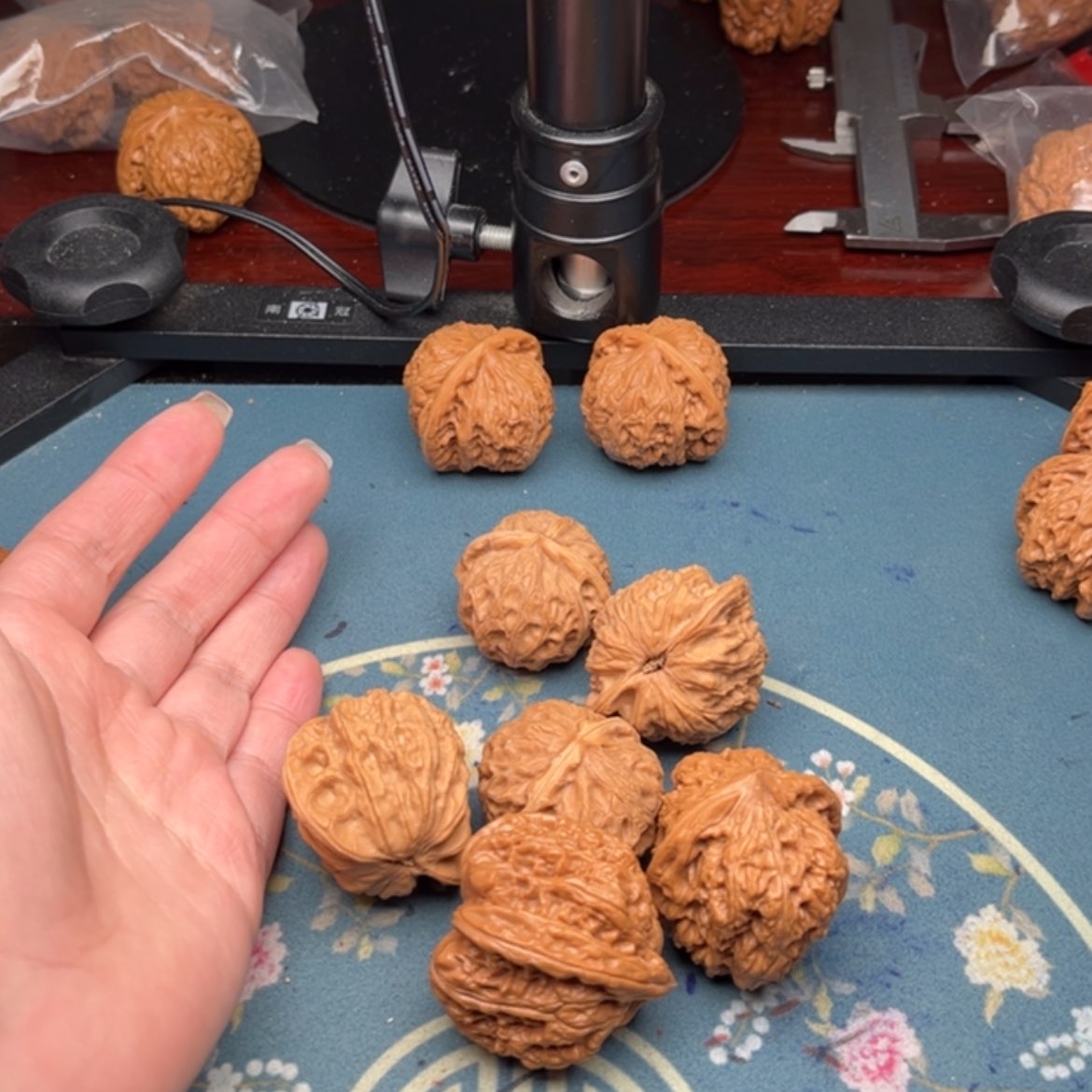 【闪购商品】文玩核桃吊坠小***黄