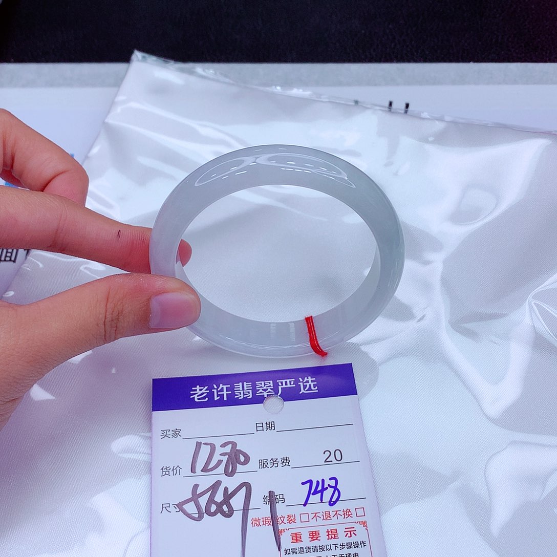 翡翠手镯未镶嵌翡翠