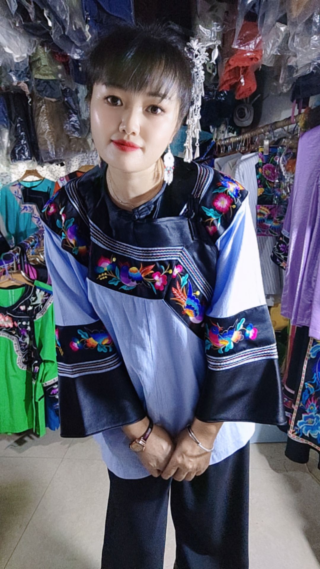 新衣裳民族服饰领圈花刺绣经典百搭上衣