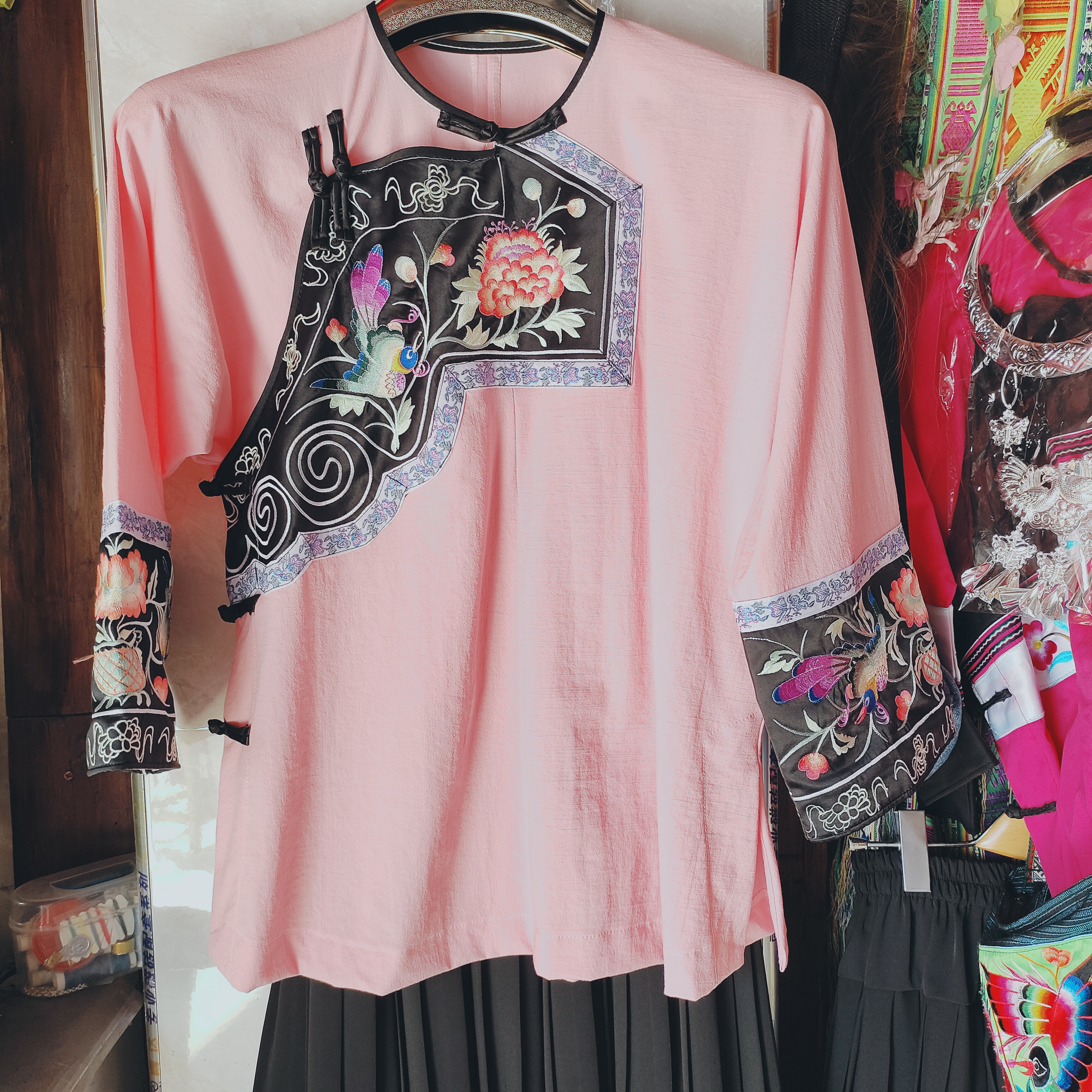 新衣裳民族服饰米色连袖刺绣大花富贵经典百搭上衣