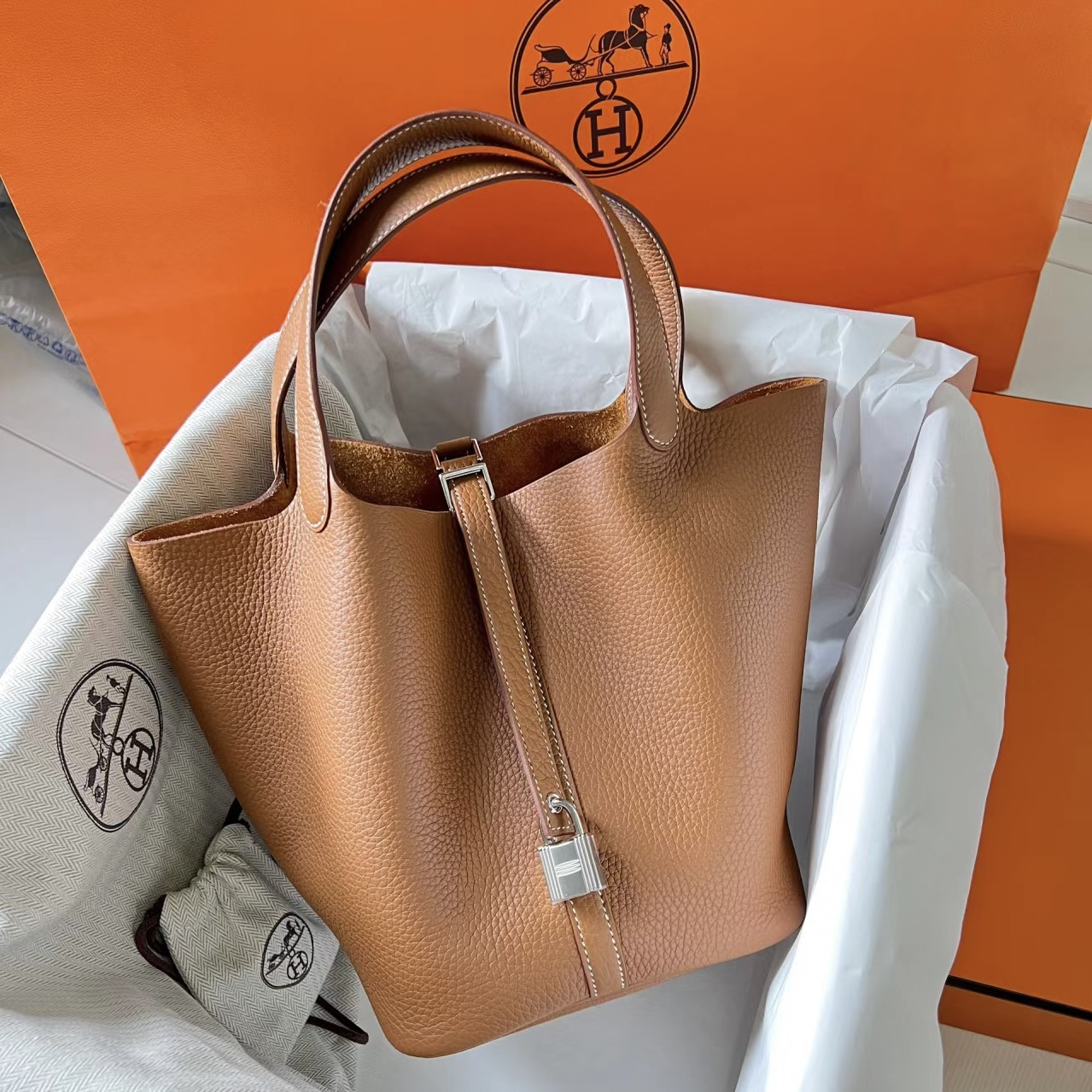 全新未使用 Hermes/爱马仕 青奢荟/金棕银扣18菜篮子包/64518