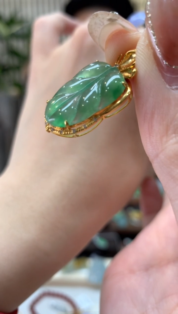【闪购商品】翡翠吊坠(不含链)18K金镶嵌叶子