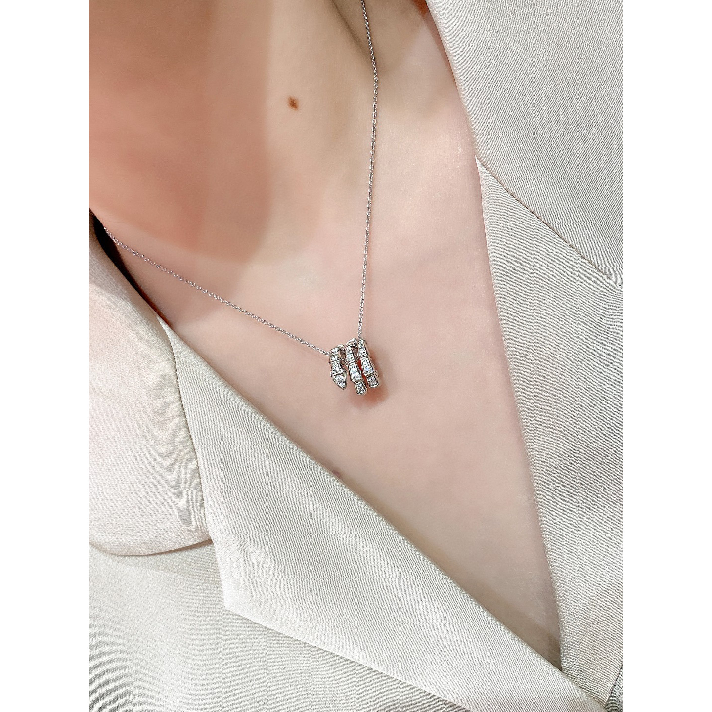 《考拉店》围巾 蛇形满钻围巾 BV93气质时尚百搭复古红色简约