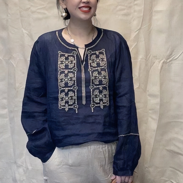 艾美2023女士春夏苎麻刺衬衫（致扇致美）——时尚通勤圆领春季绣花