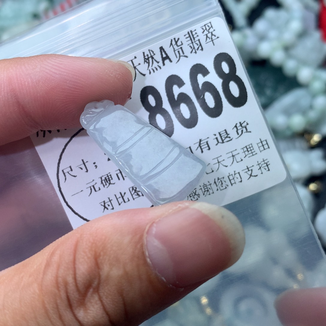 翡翠颈饰未镶嵌8668？