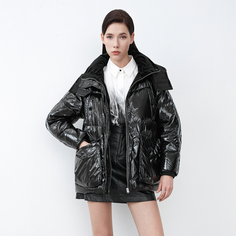 S·DEER圣迪奥女装高领连帽罗纹拼接大口袋亮面羽绒服S21482443