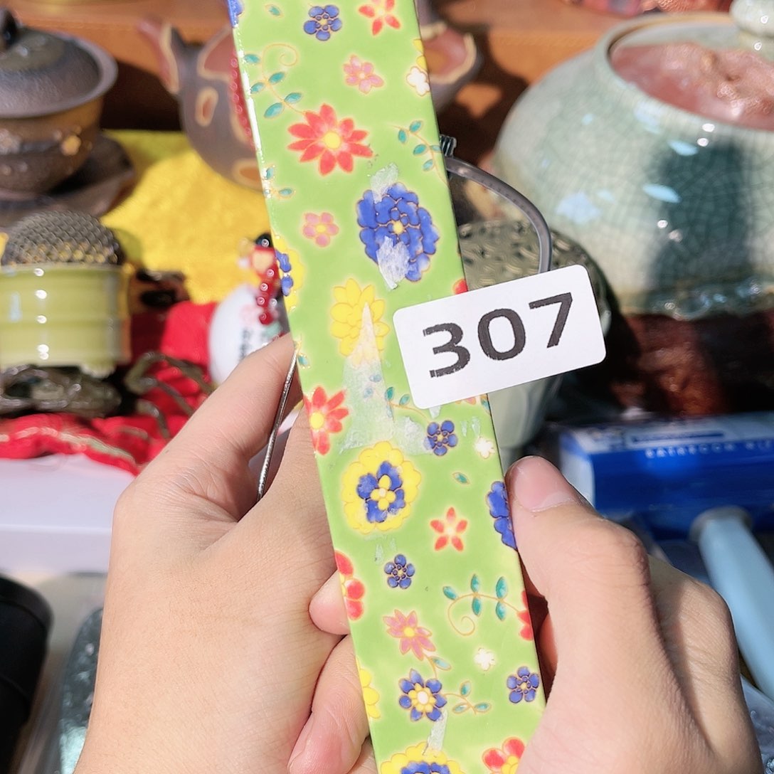 瓷片Igigigigiigigiggviug