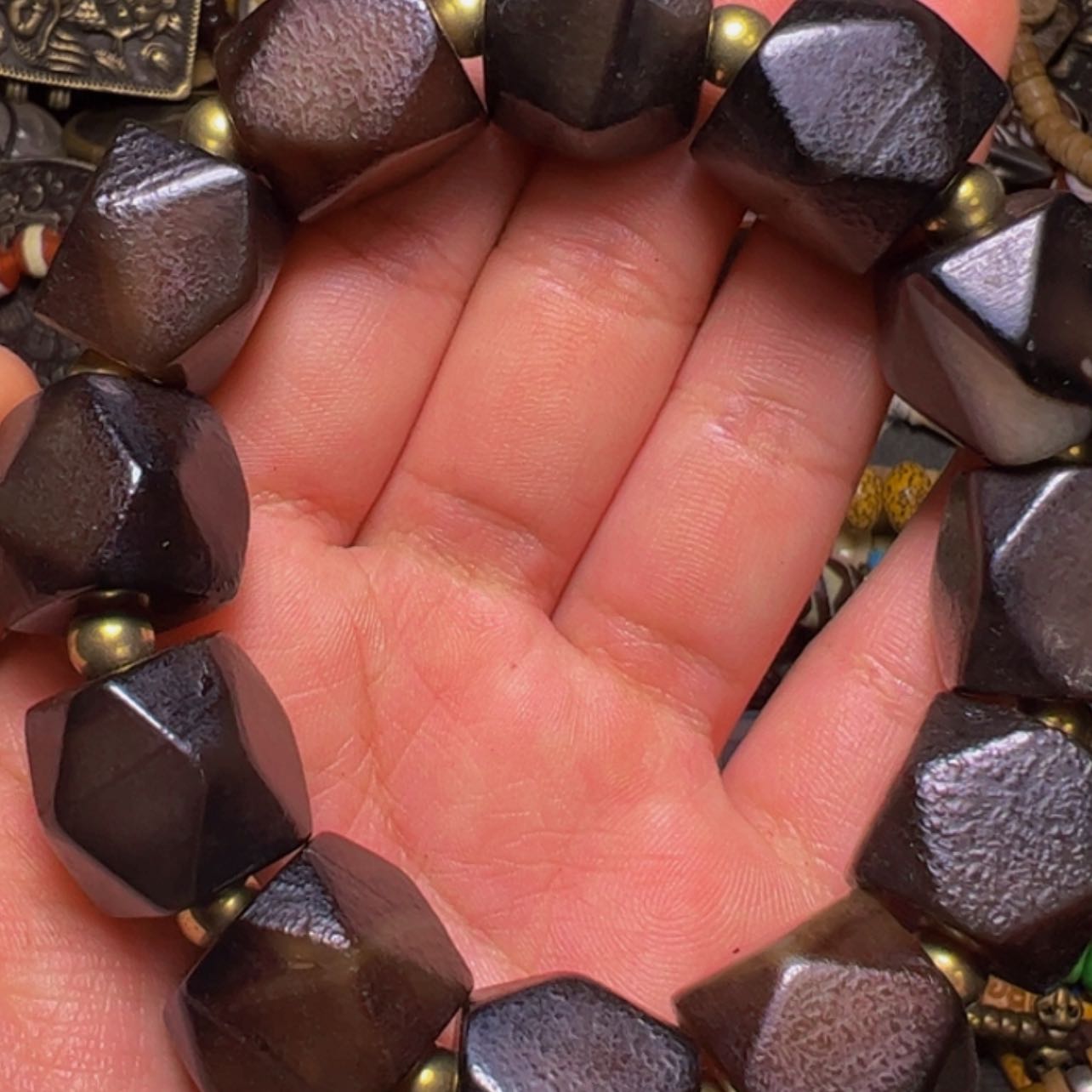 【闪购商品】琉璃颈饰温****？