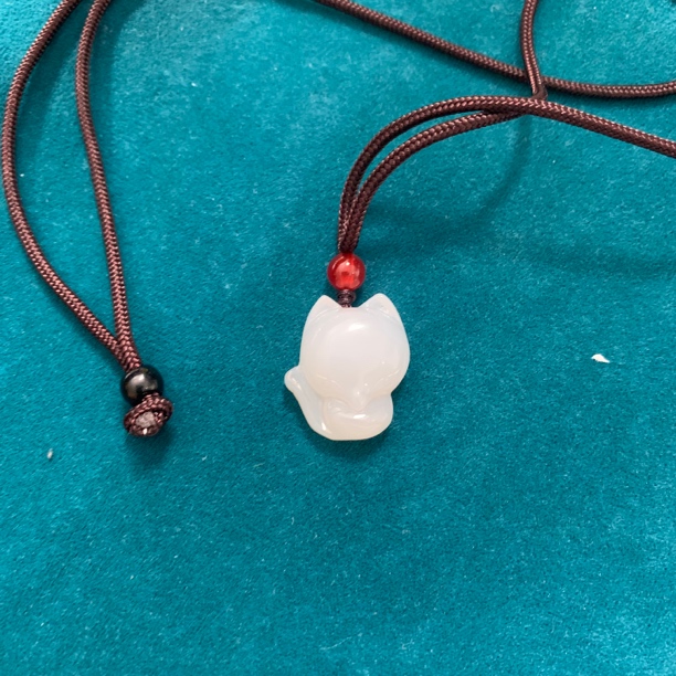 天然玛瑙狐狸吊坠