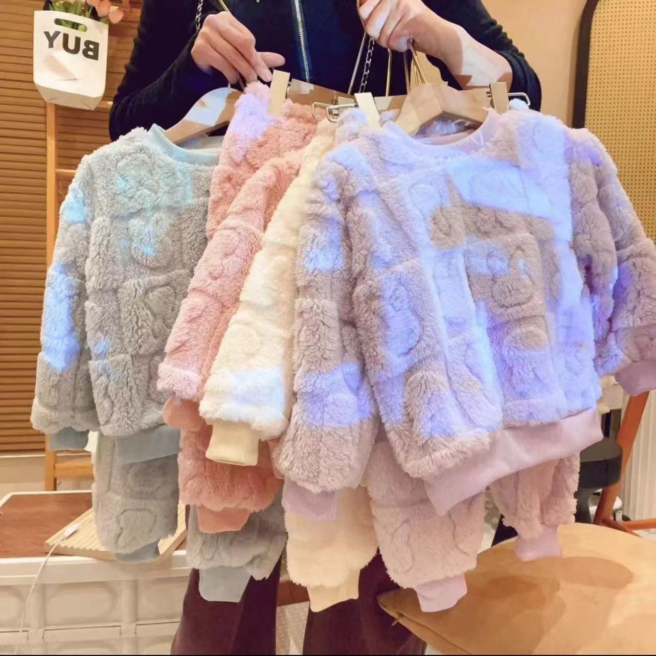 热卖加厚加绒儿童保暖纯色睡衣法兰绒加绒家居服秋冬季童装