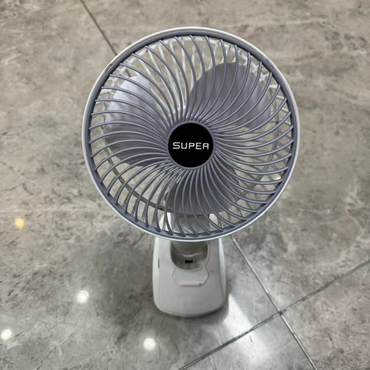 小风扇小型电风扇超静音办公室桌上学生宿舍床上夹式桌面便携手持