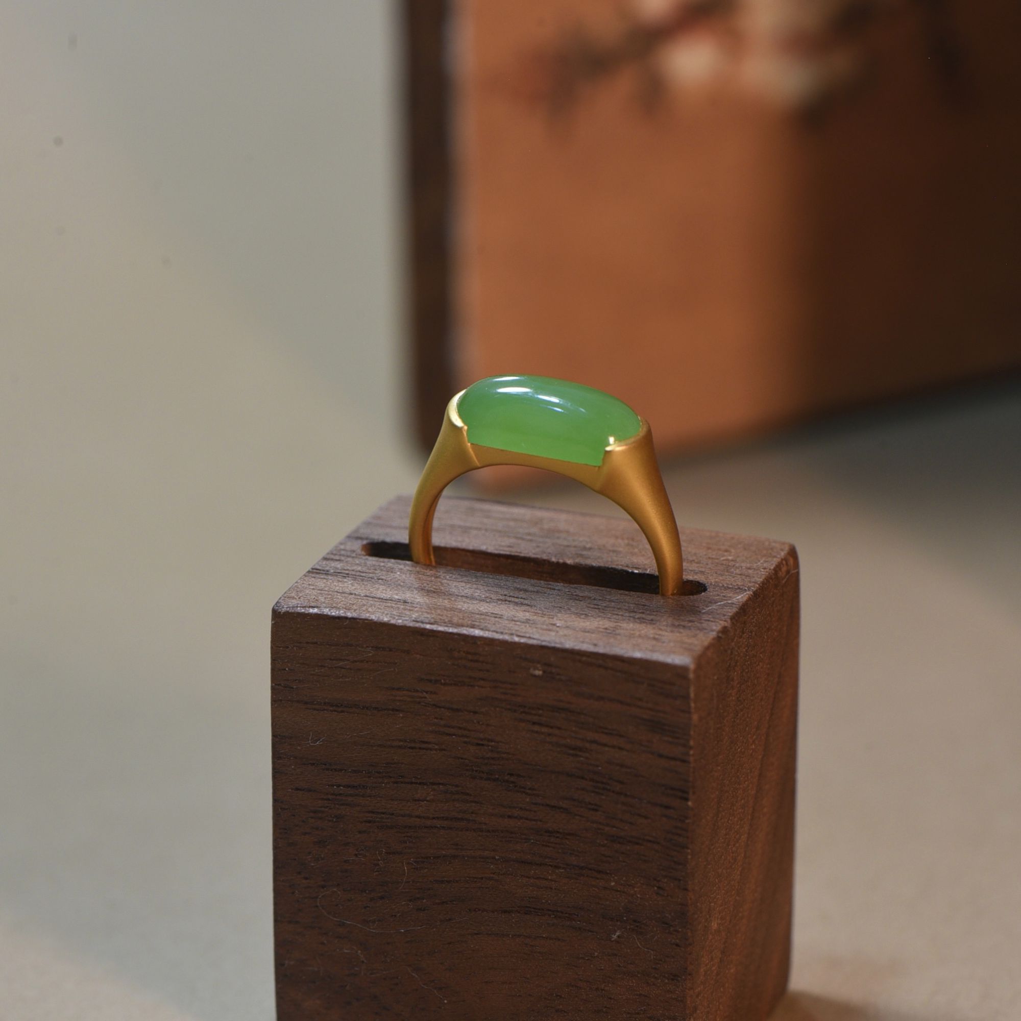 【苏工陸记】精品和田玉碧玉苹果绿18k金镶嵌女士马鞍戒#14