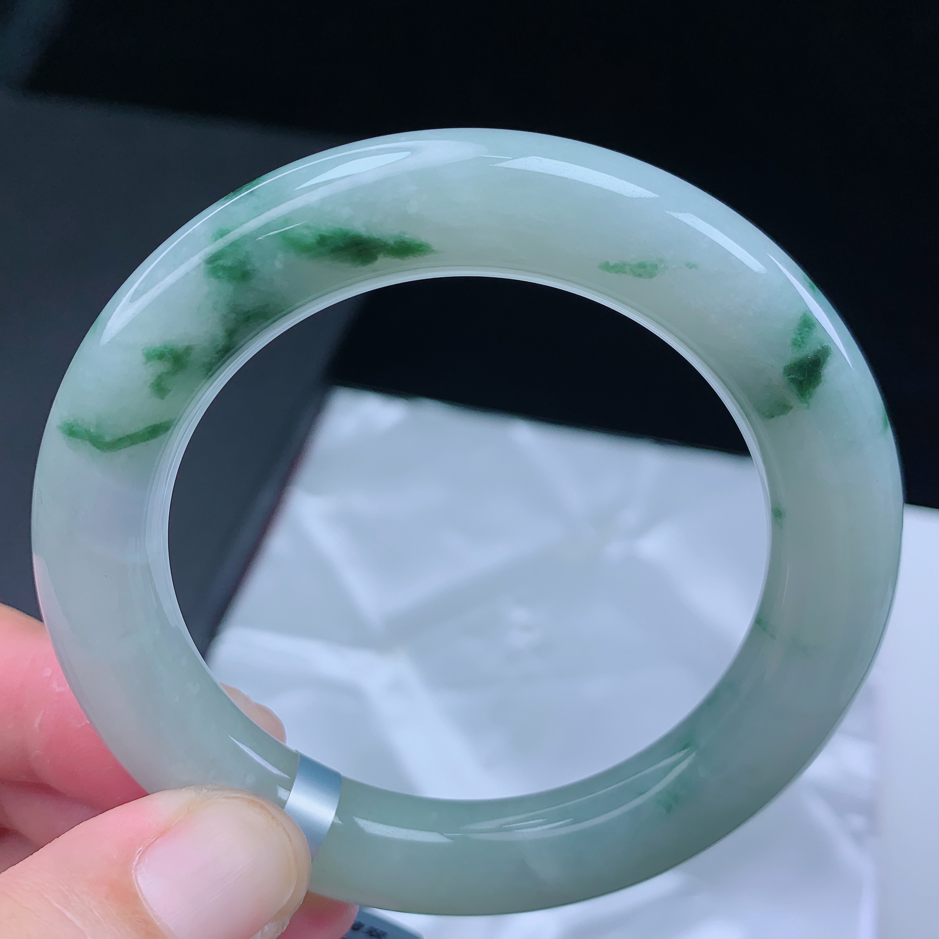 A天然缅甸翡翠A货飘绿圆条手镯56圈口