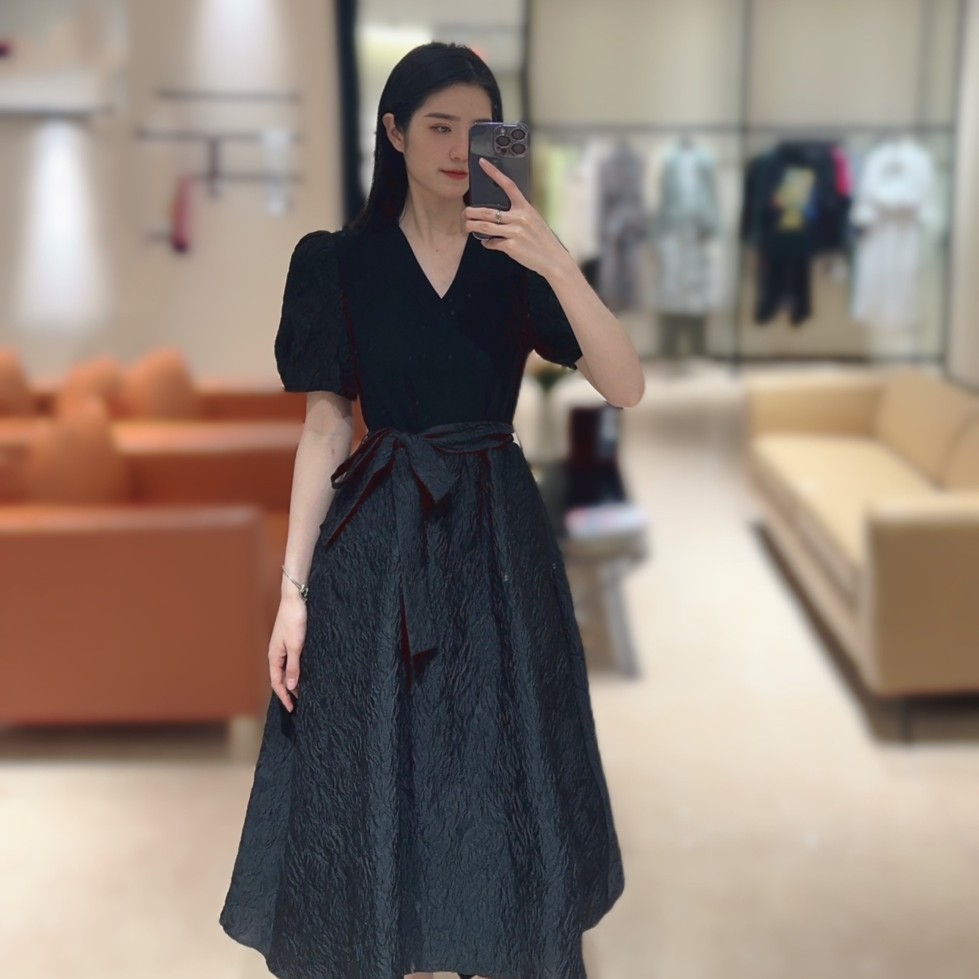 GIRDEAR/哥弟夏季新款洋气优雅显瘦收腰v领连衣裙1500467