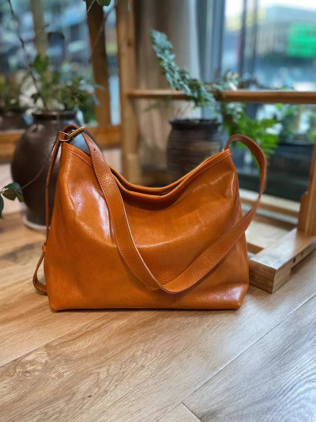 【水晶植鞣头层牛皮】轻奢小众休闲实用百搭松弛感斜挎腋下托特女包