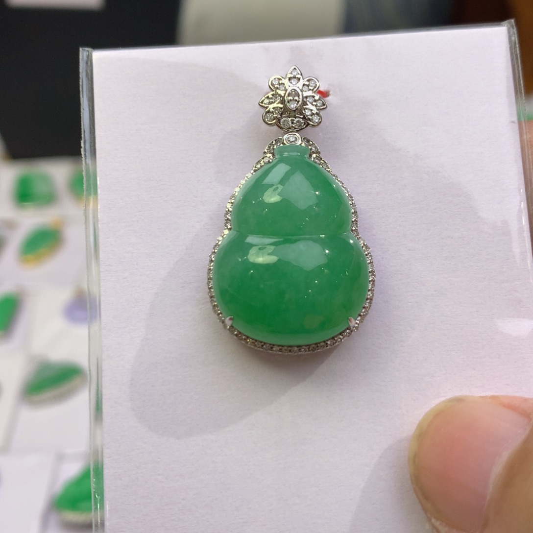 翡翠颈饰18K金镶嵌翡翠