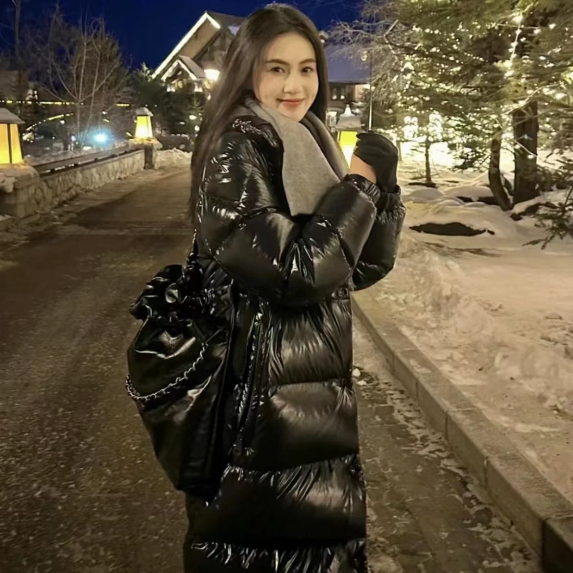 全新未使用 MONCLER EBRE哑光连帽长袖羽绒服