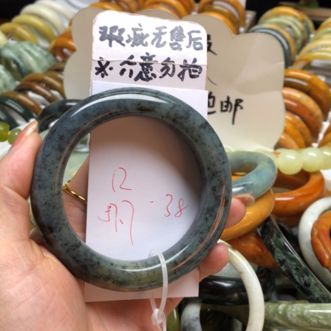 【闪购商品】蛇纹石玉手镯未镶嵌半****心