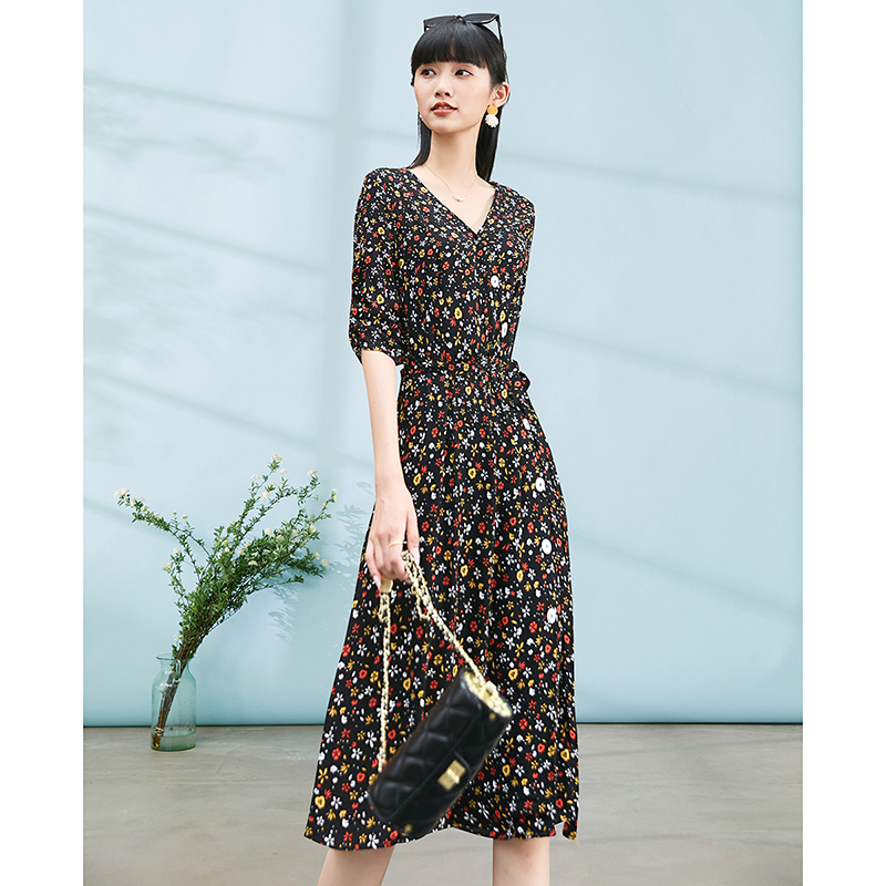 晚白轻奢收腰显瘦流行减龄冰感短袖时尚碎花连衣裙24041955