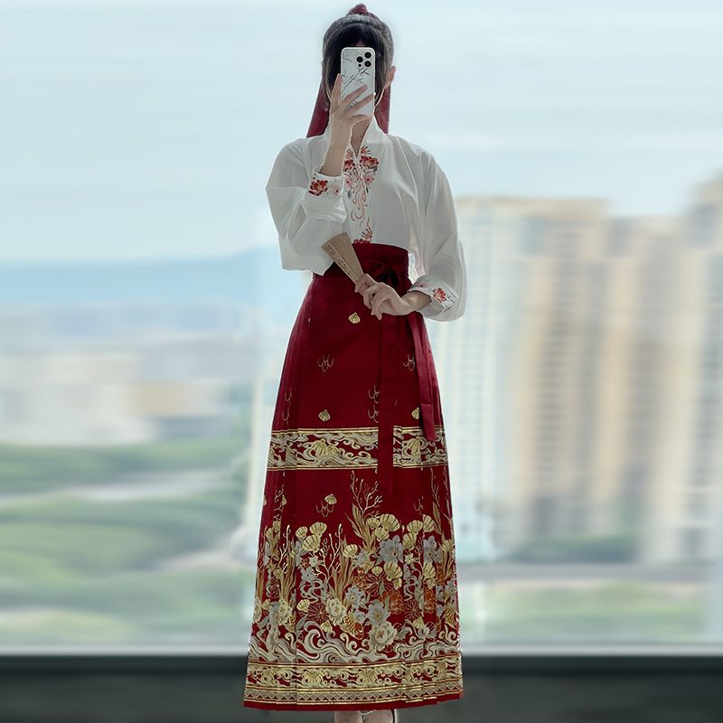 朵朵推荐明制汉服重工刺绣飞机袖上衣马面裙两件套装2023年新款