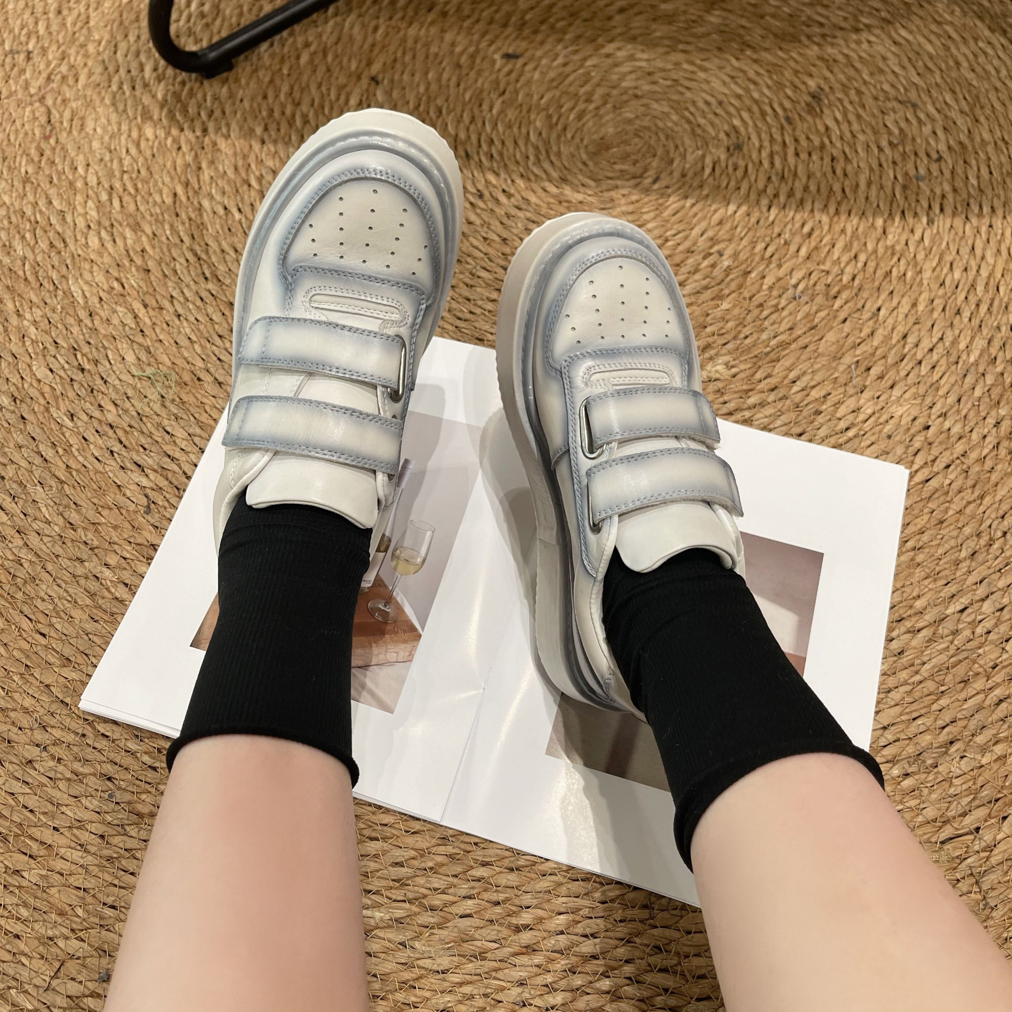 增高魔术贴百搭板鞋