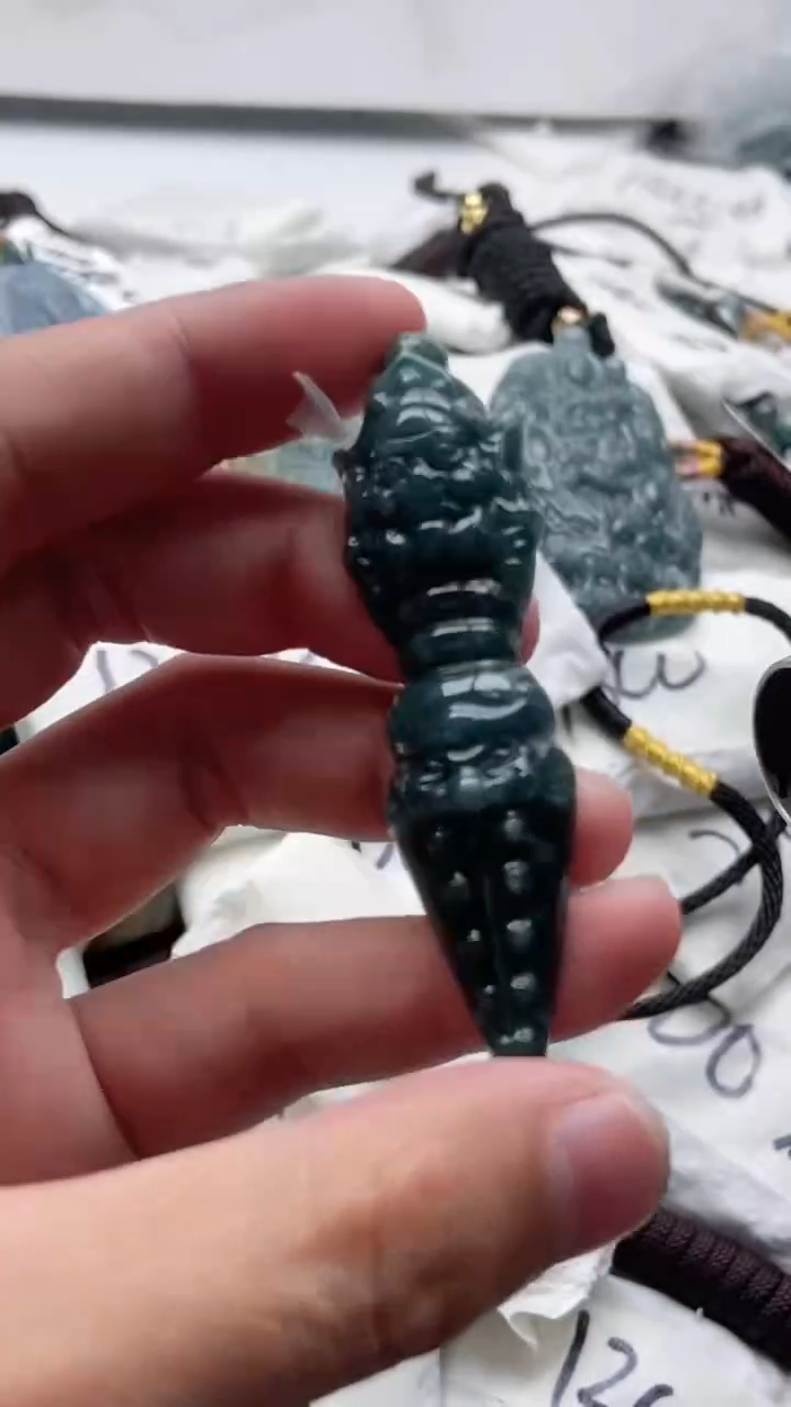 【闪购商品】翡翠颈饰未镶嵌8888888888888