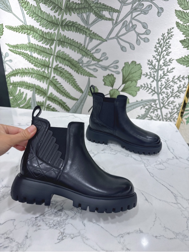 冰冰鞋航新款牛皮短靴轻便舒适百搭女鞋靴