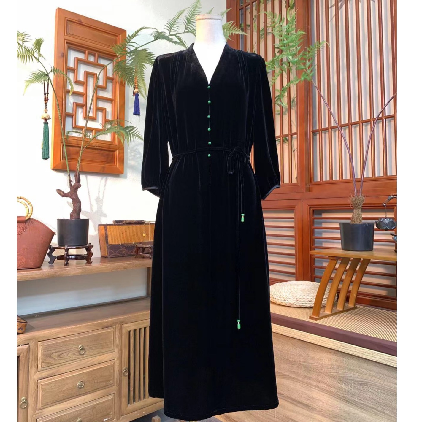 江南凤羽【墨烟晚梦】优雅显瘦轻中式V领桑蚕丝丝绒连衣裙FYX1667