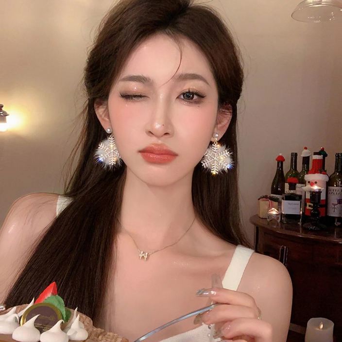 合金耳饰 圣诞元素雪花毛绒耳环气质耳钉2023爆款耳饰秋冬ins耳坠