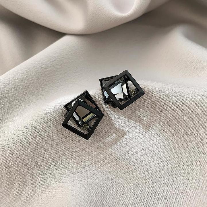 合金耳饰 简约耳钉女新款潮耳环气质网红个性黑色百搭冷淡风耳饰