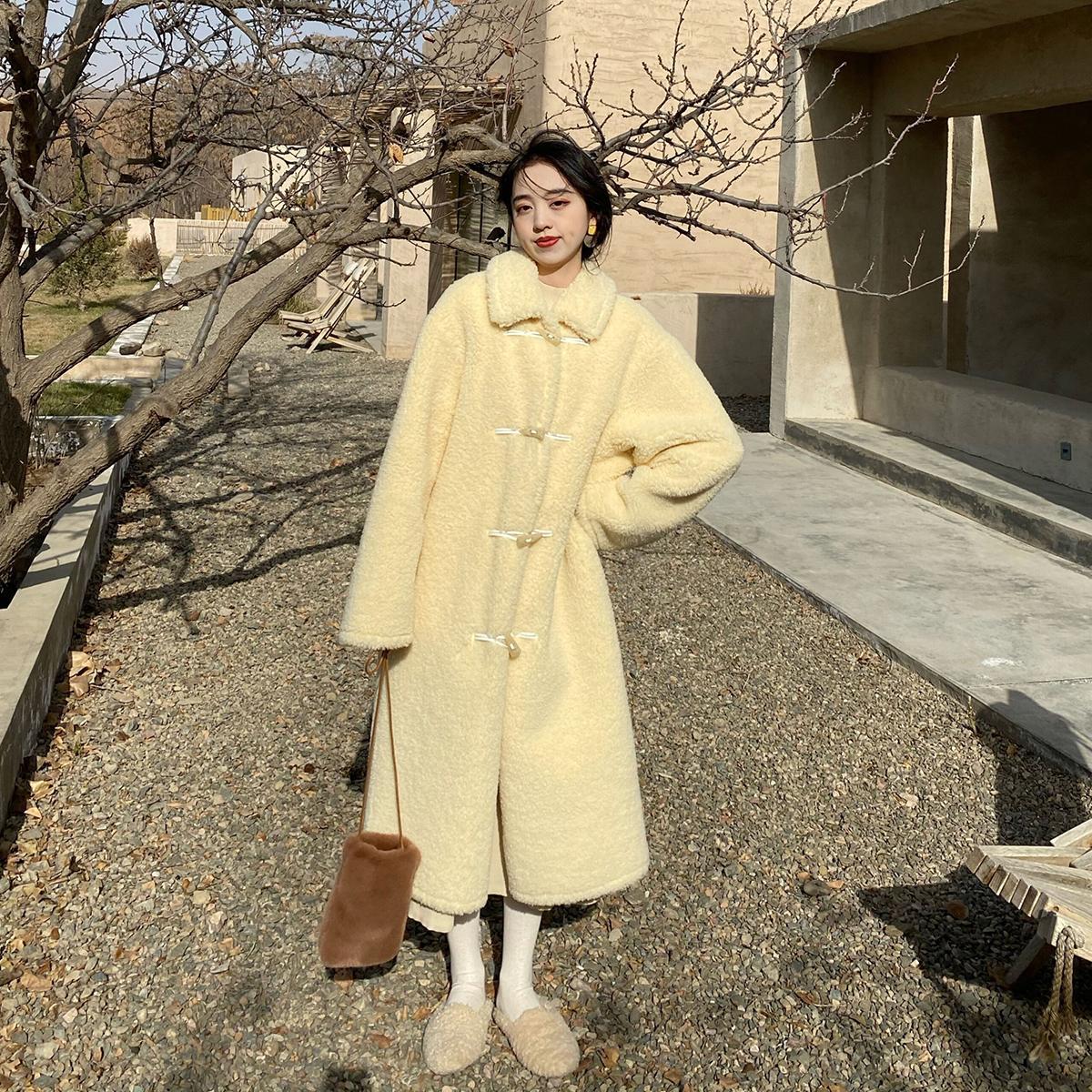 2023冬款百搭牛角扣翻领毛呢大衣长款皮毛一体加厚仿羊羔毛外套女