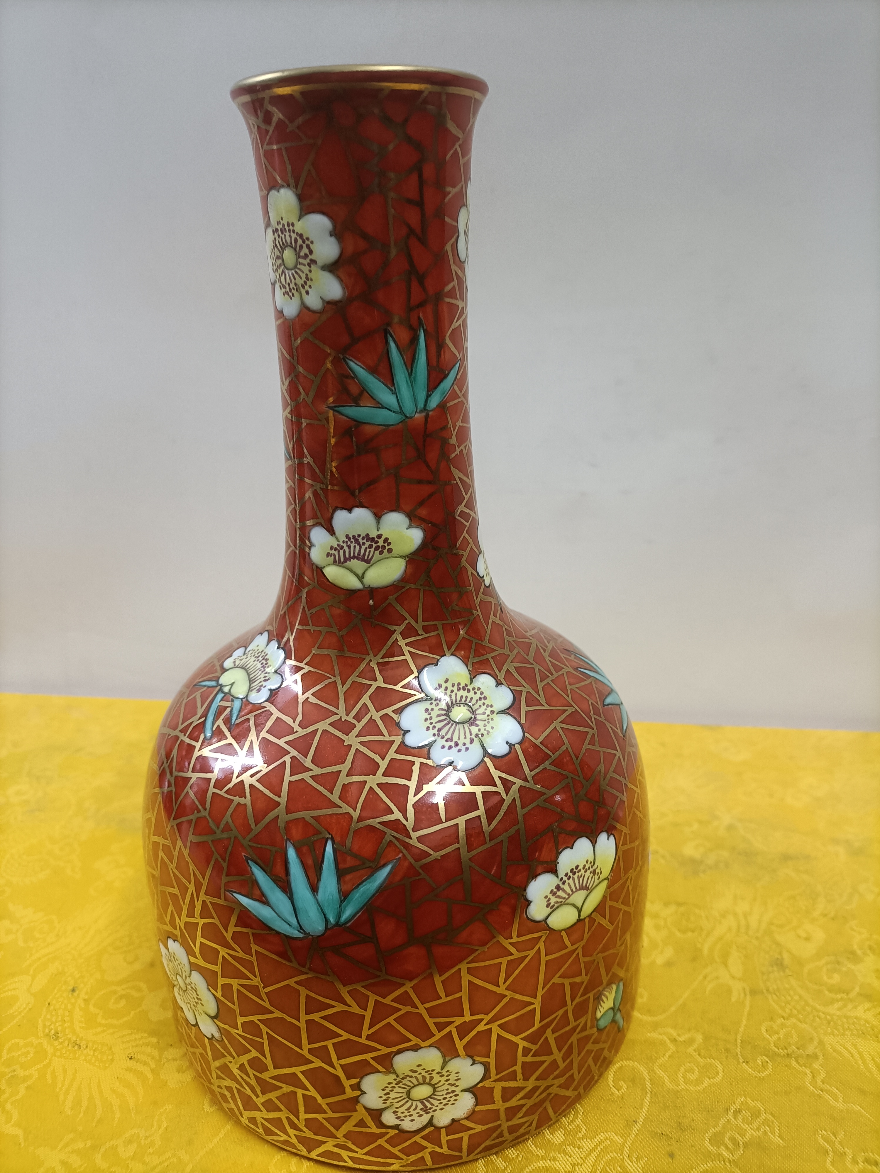 矾红描金梅竹摇铃尊