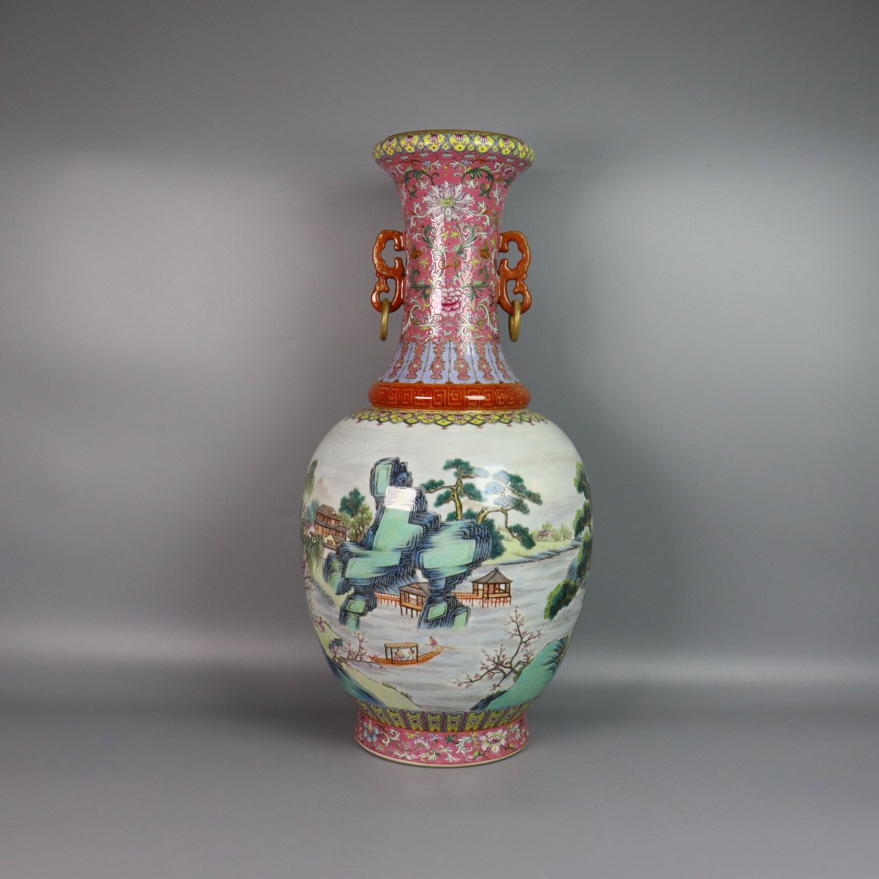 胭脂红缠枝花卉通景山水双耳瓶