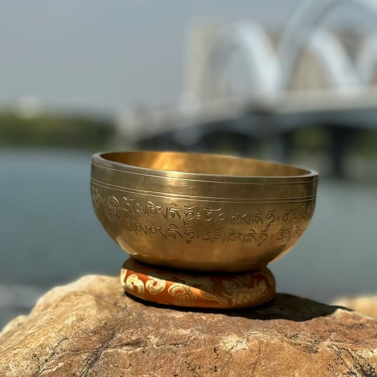 尼泊尔颂钵手工制作雕刻钵