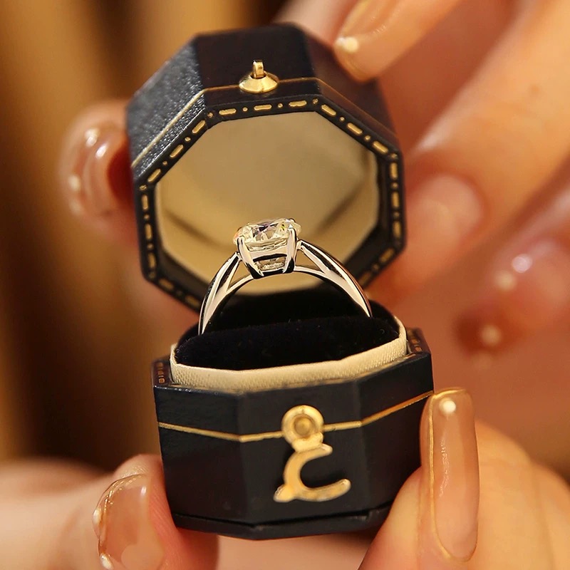 925银莫桑石银制品 【周家四爪】时尚经典传承简约结婚合成碳硅石