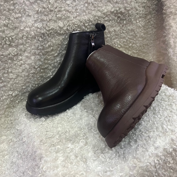 2024年女士真皮妈妈加绒鞋