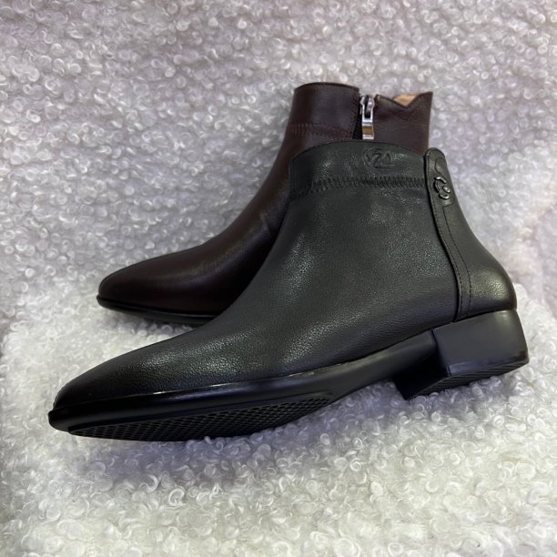 2024年女士真皮低跟鞋