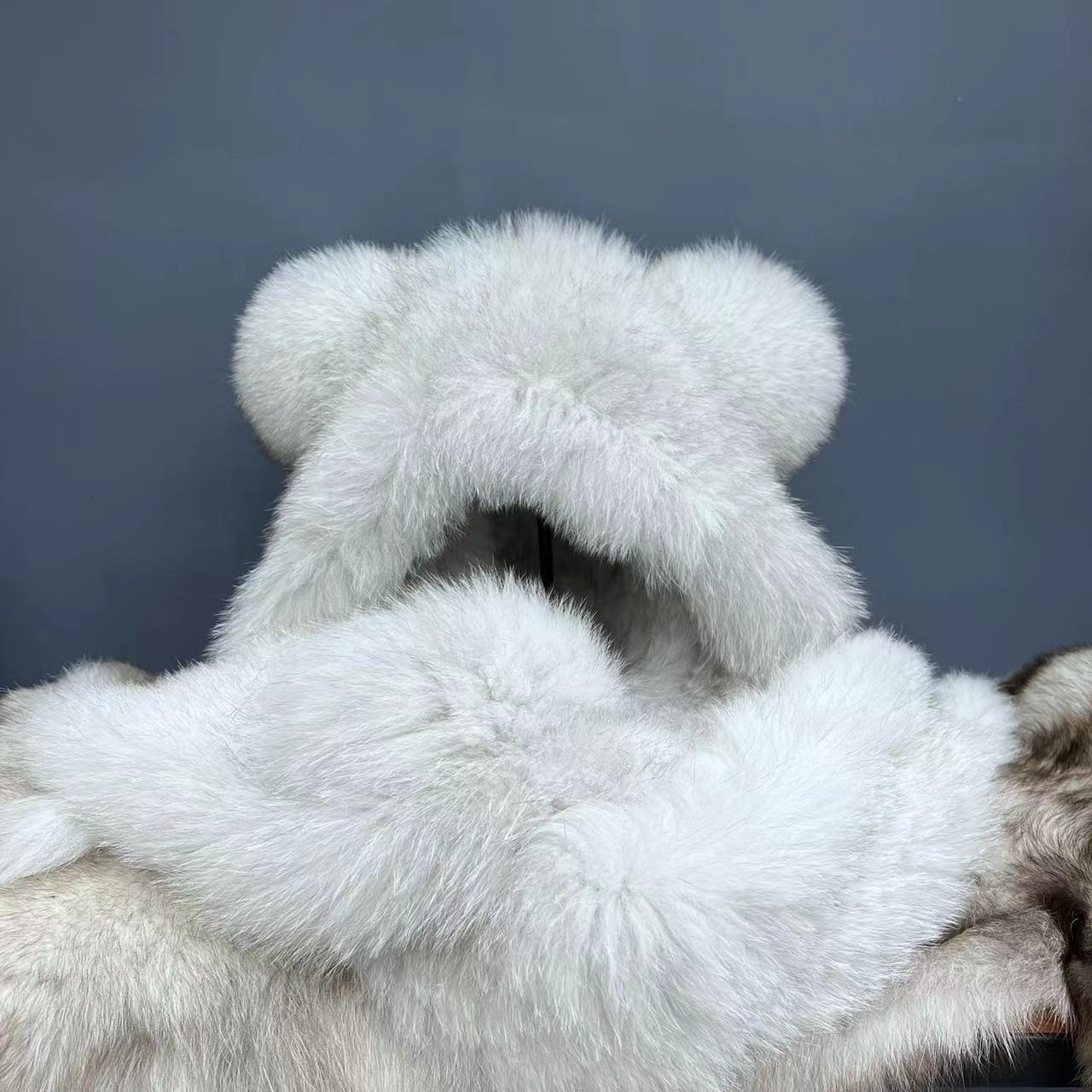 《野儿服饰》圆耳朵狐狸毛围巾帽