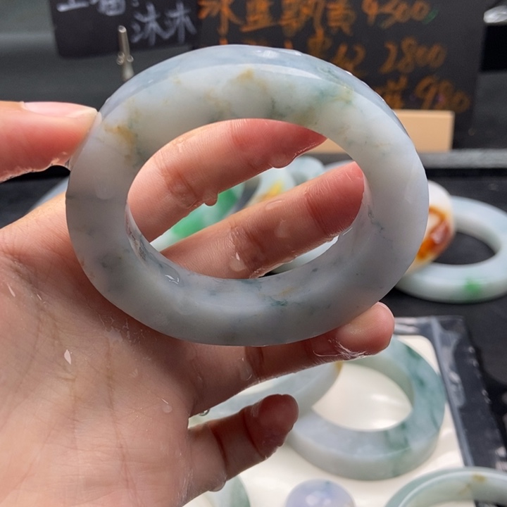 定制翡翠翡翠手镯未镶嵌铁*。