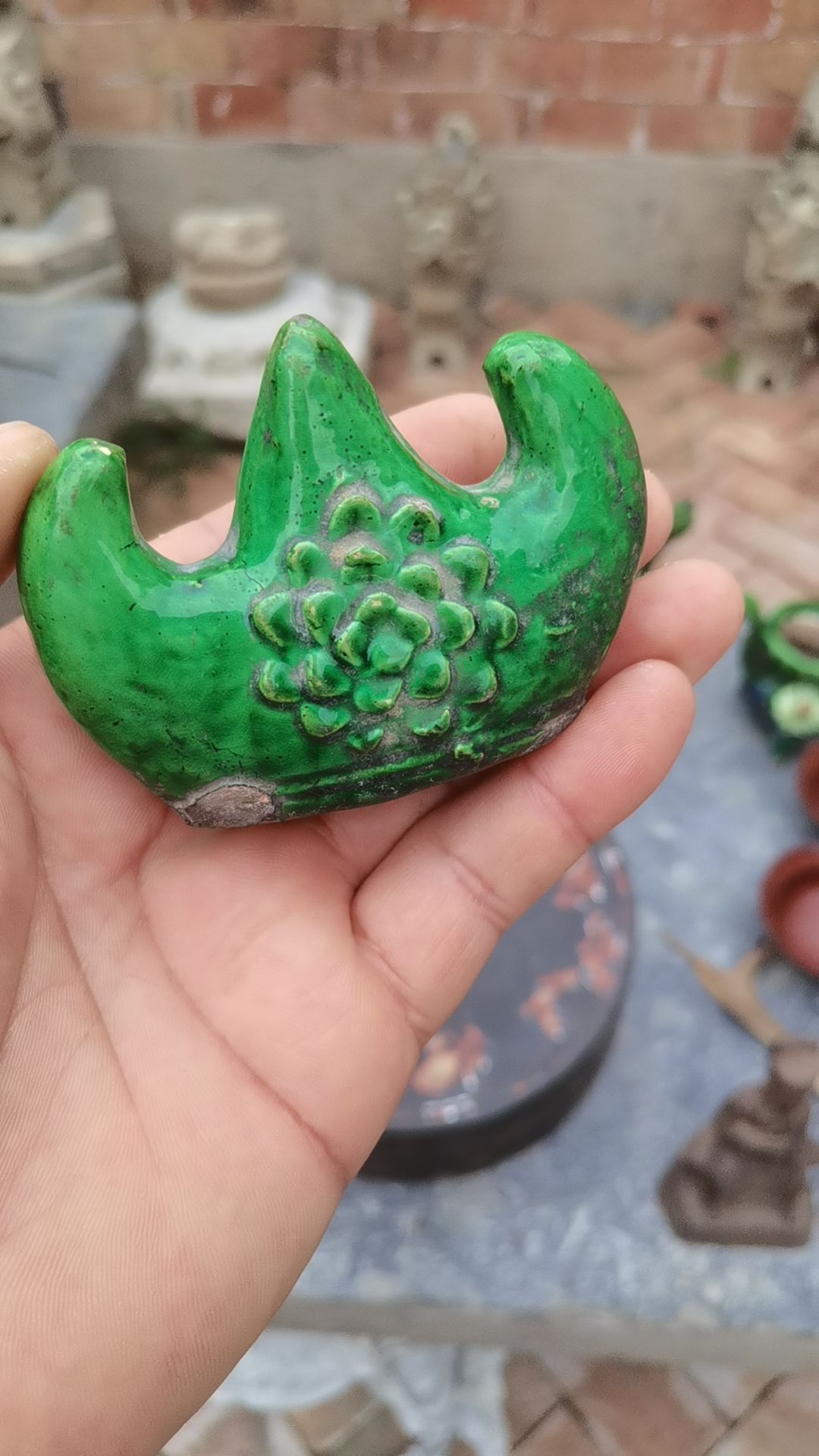 文房笔架陶瓷，器形漂亮，釉色好看，很实用。工艺品绿色