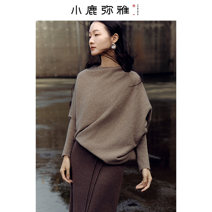 小鹿弥雅《蒹葭》文艺系山羊绒蝙蝠袖不规则宽松毛衣