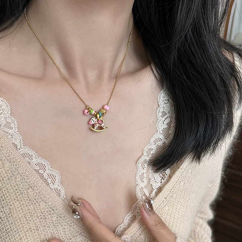 合金项链 [趣多多]轻奢高定复古滴油珐琅彩摇摇木马项链颈链女