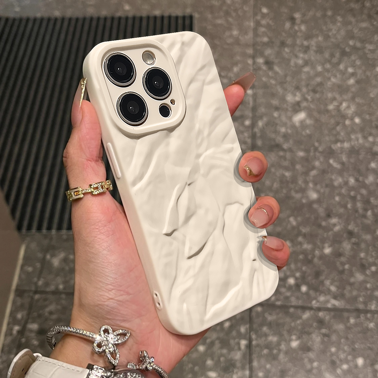 KEBENA高级感纯色褶皱苹果15手机壳iphone13/14promax女12防摔11