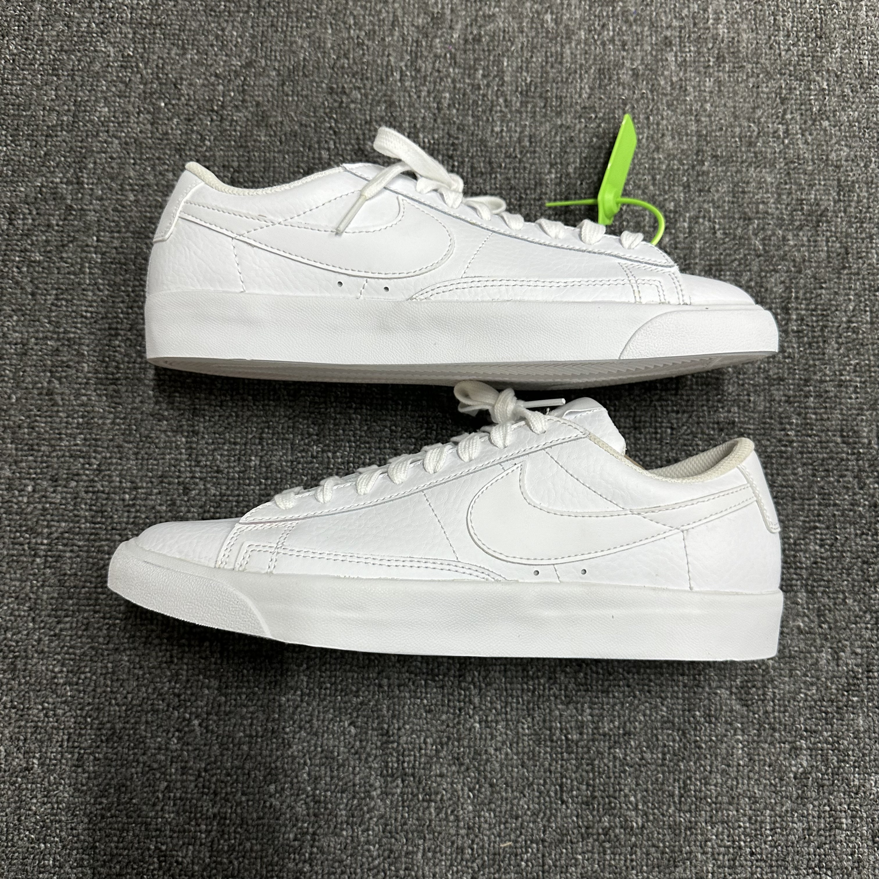 nike运动鞋/42码/原盒配件/全新未使用/AQ3597