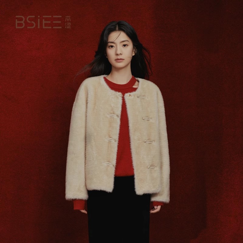 BSiEE本涩圆领盘扣外套气冬季新时尚气质温柔保暖上衣女