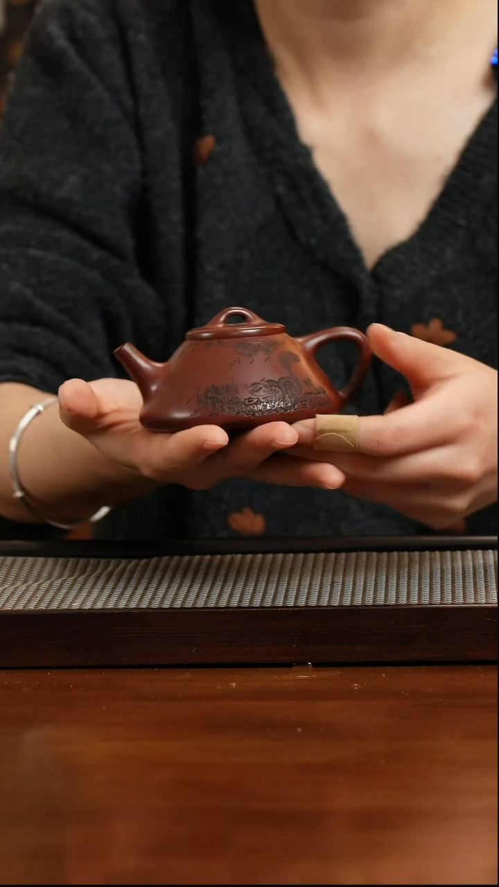 【闪购商品】紫砂茶壶S1566沈文娟刻字子冶