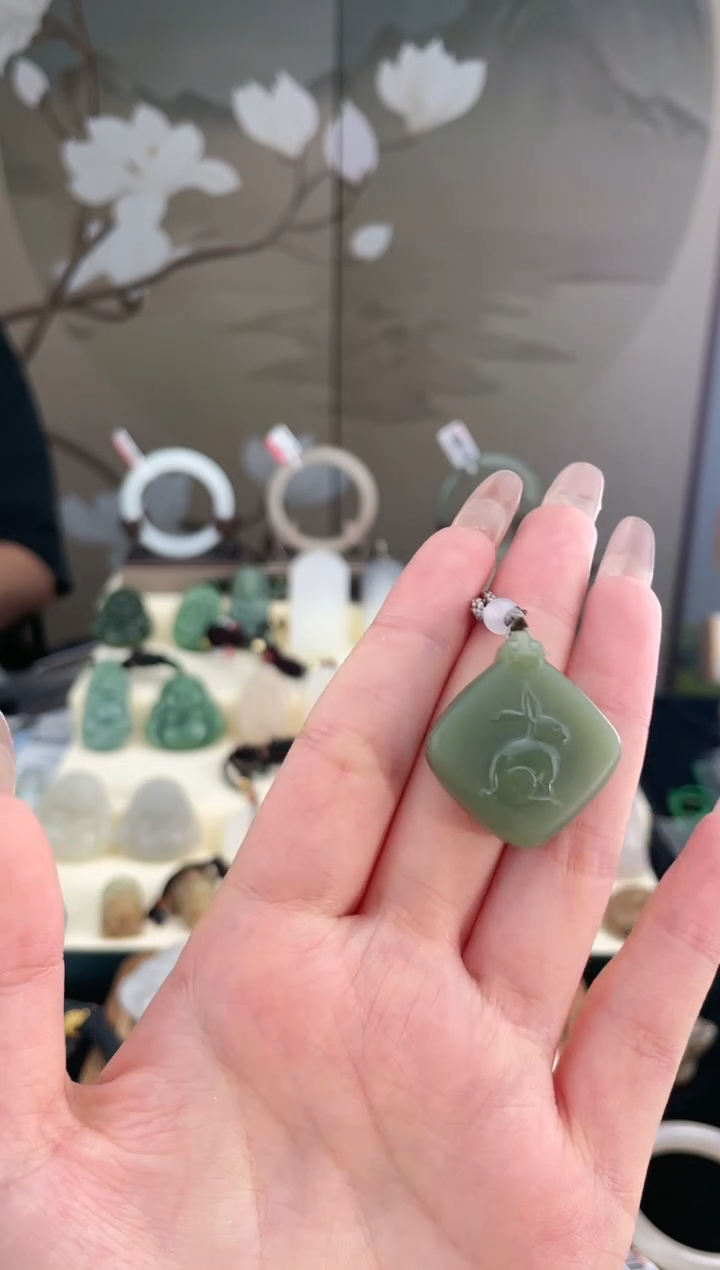 【闪购商品】和田玉颈饰未镶嵌小兔子牌