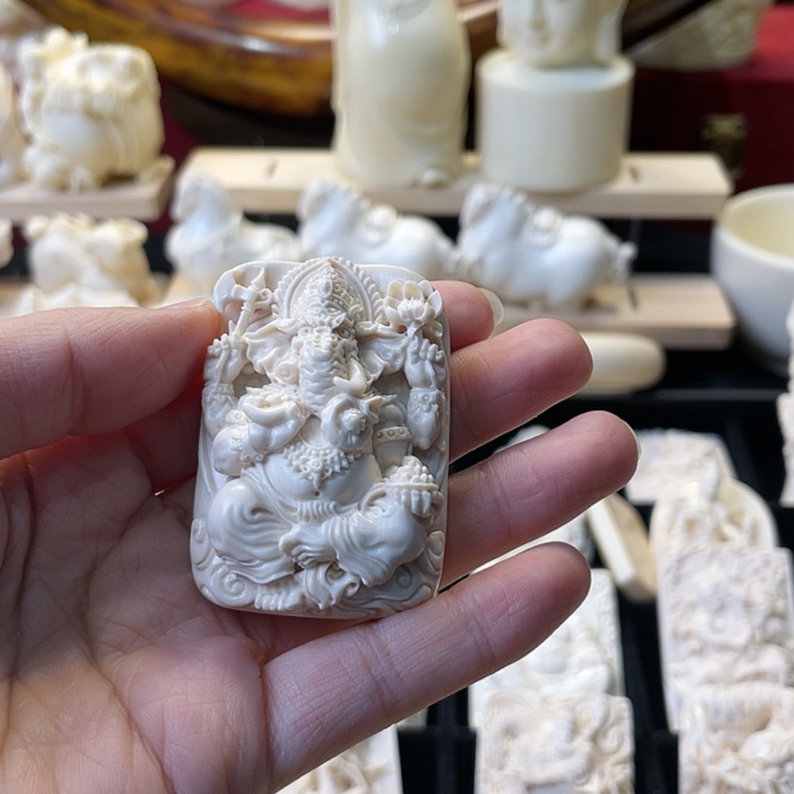 【闪购商品】像核雕石**惑