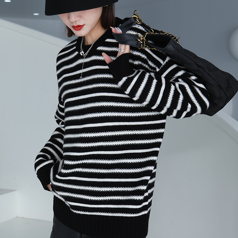 长袖羊毛圆领秋冬宽松时尚打底衫黑白条纹毛衣加厚套头针织衫上衣