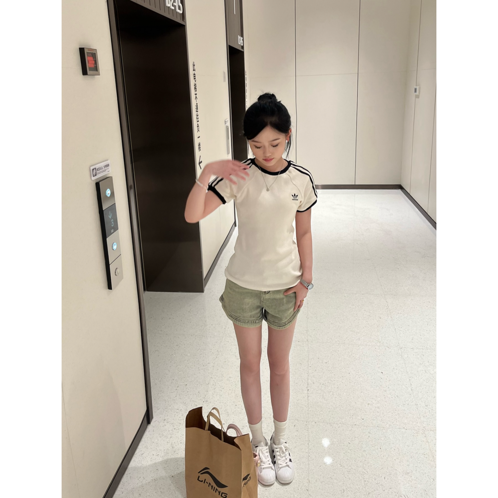 2024时尚百搭休闲运动耐磨鞋贝壳头板鞋黑白